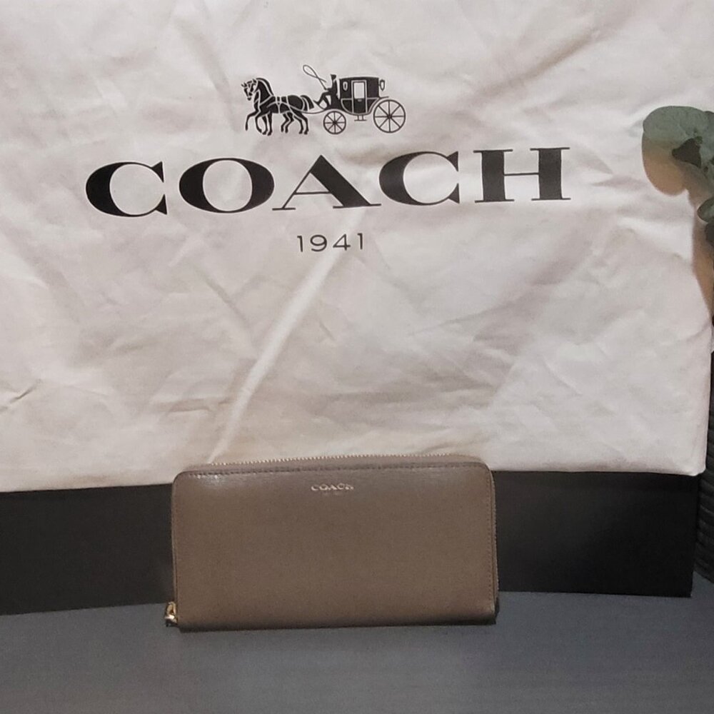 Coach✨ Zipper Accordion Wallet